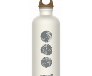 Aus Aluminium, 0.6liter, die Flasche ist auslaufsicher, BPA-Frei, federleicht, kohlensäuredicht und natürlich in Frauenfeld hergestellt.