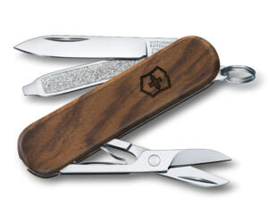 Das kleine Classic Messer ist auch ganz natürlich in der schönen Holzausführung erhältlich. 