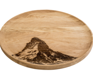 Matterhorn, 45cm, das wunderschöne Eichenholzbrett verwenden Sie zum Präsentieren Ihrer Köstlichkeiten, als Deko-Platte für ein heimeliges Ambiente oder als elegantes Serviertablett. Vielseitig einsetzbar ist es auf jeden Fall ein Hingucker.