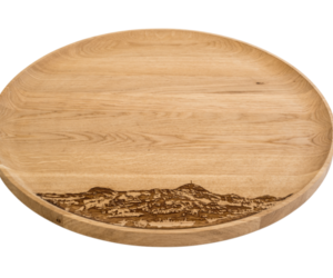 Säntis, 45cm, das wunderschöne Eichenholzbrett verwenden Sie zum Präsentieren Ihrer Köstlichkeiten, als Deko-Platte für ein heimeliges Ambiente oder als elegantes Serviertablett. Vielseitig einsetzbar ist es auf jeden Fall ein Hingucker.
